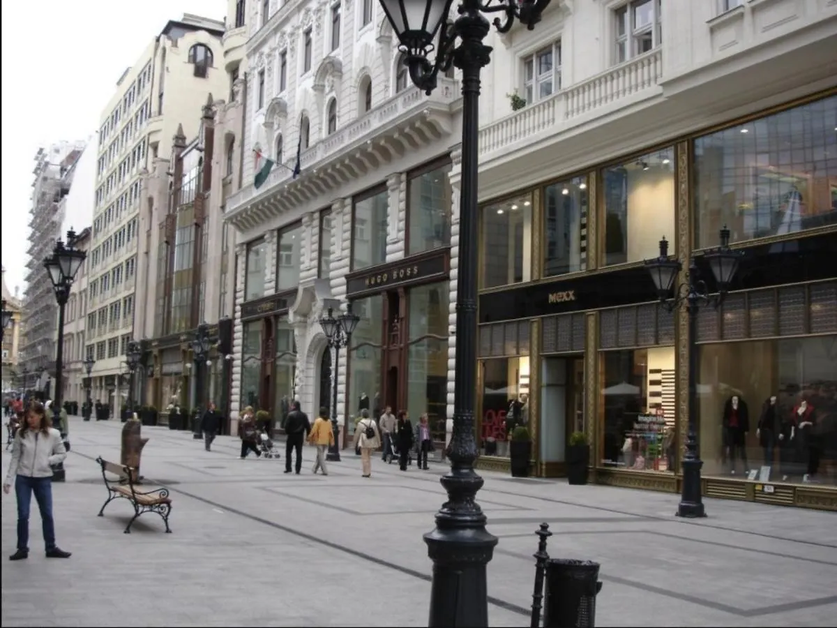 Fashion Street Budapest Apartment
